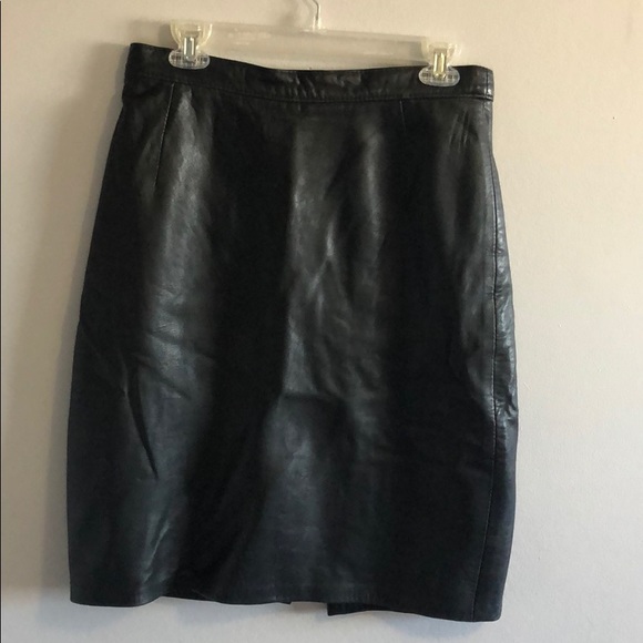 Black leather knee length skirt - Picture 2 of 7
